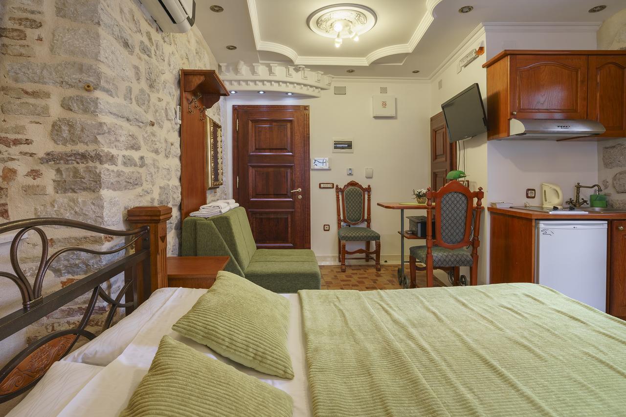 Apartments Wine House Old Town Котор Экстерьер фото