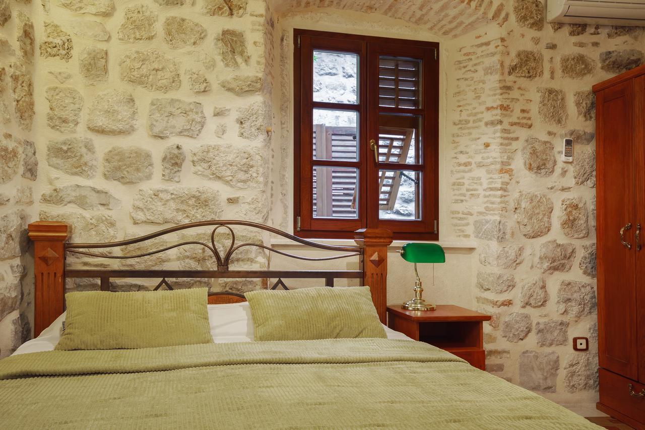 Apartments Wine House Old Town Котор Экстерьер фото