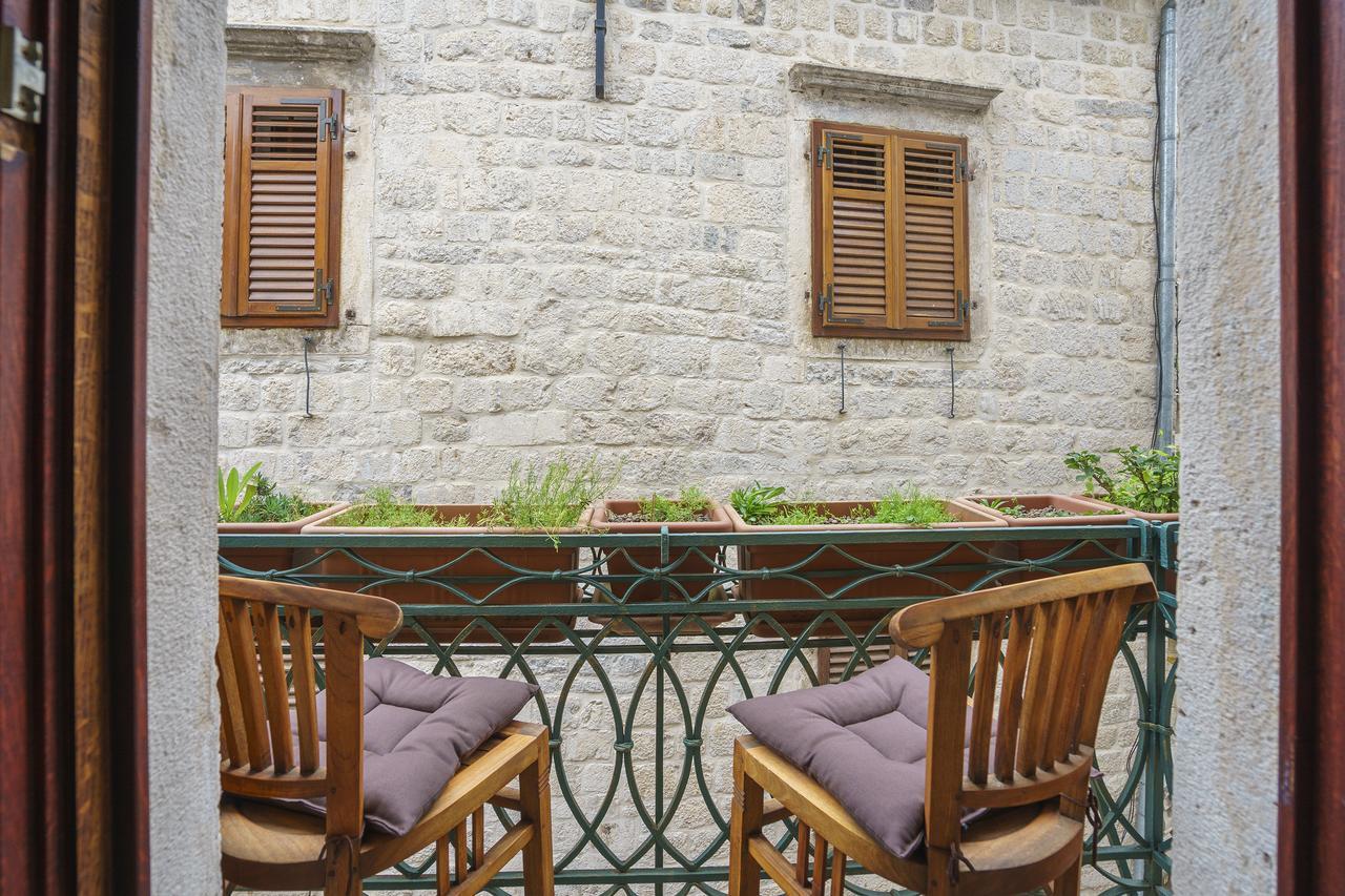 Apartments Wine House Old Town Котор Экстерьер фото